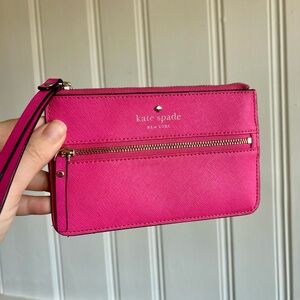 Kate Spade Mika’s Pond Bee Wristlet in Sweetheart Pink